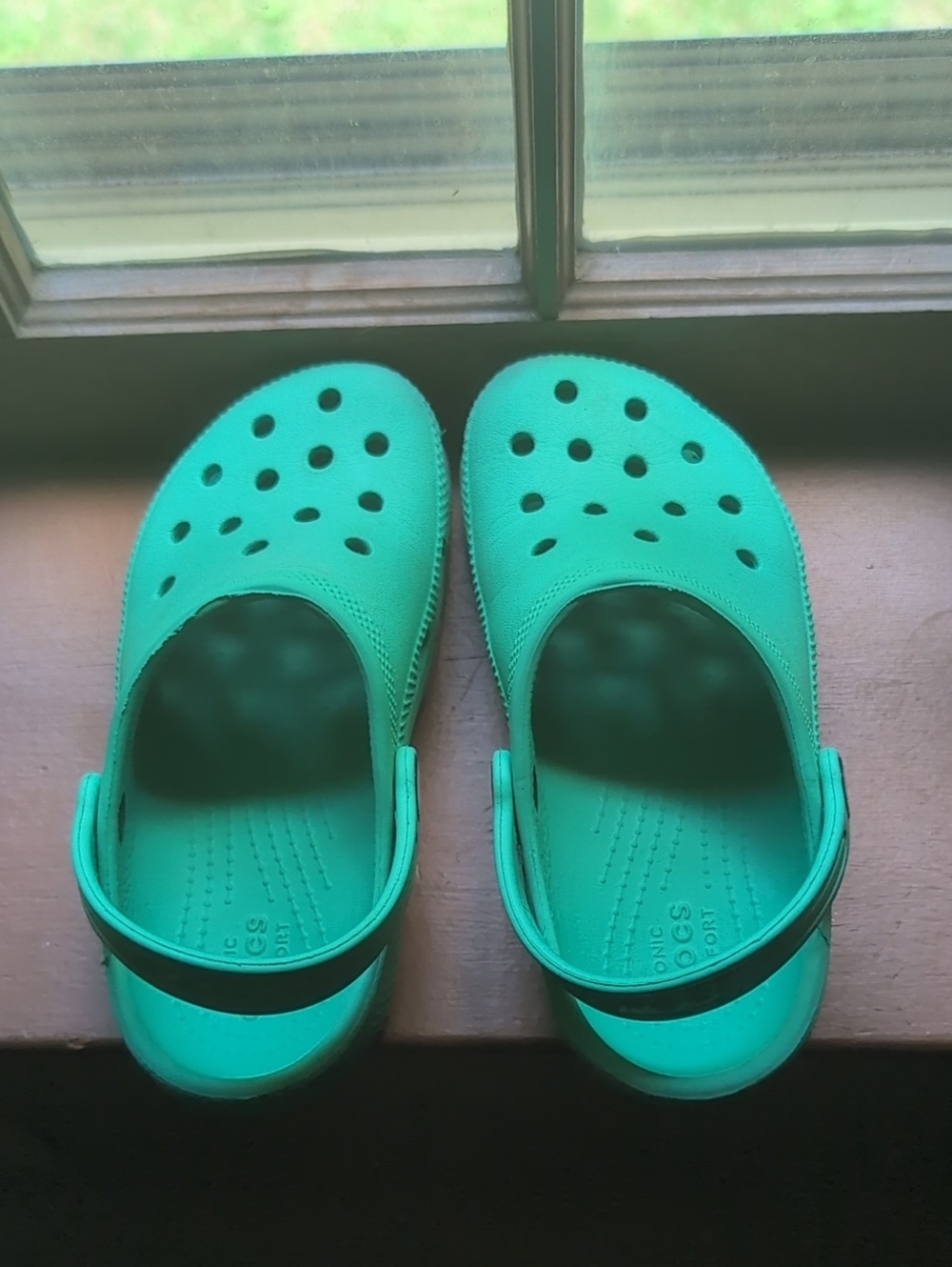 CROCS Kids Classic Clogs in Bright Teal